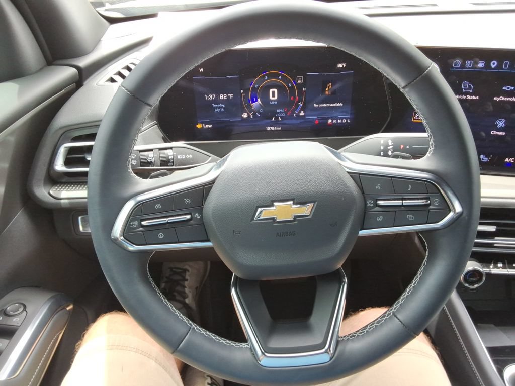 Certified 2025 Chevrolet Traverse LT w/ Driver Confidence Package FWD image 25