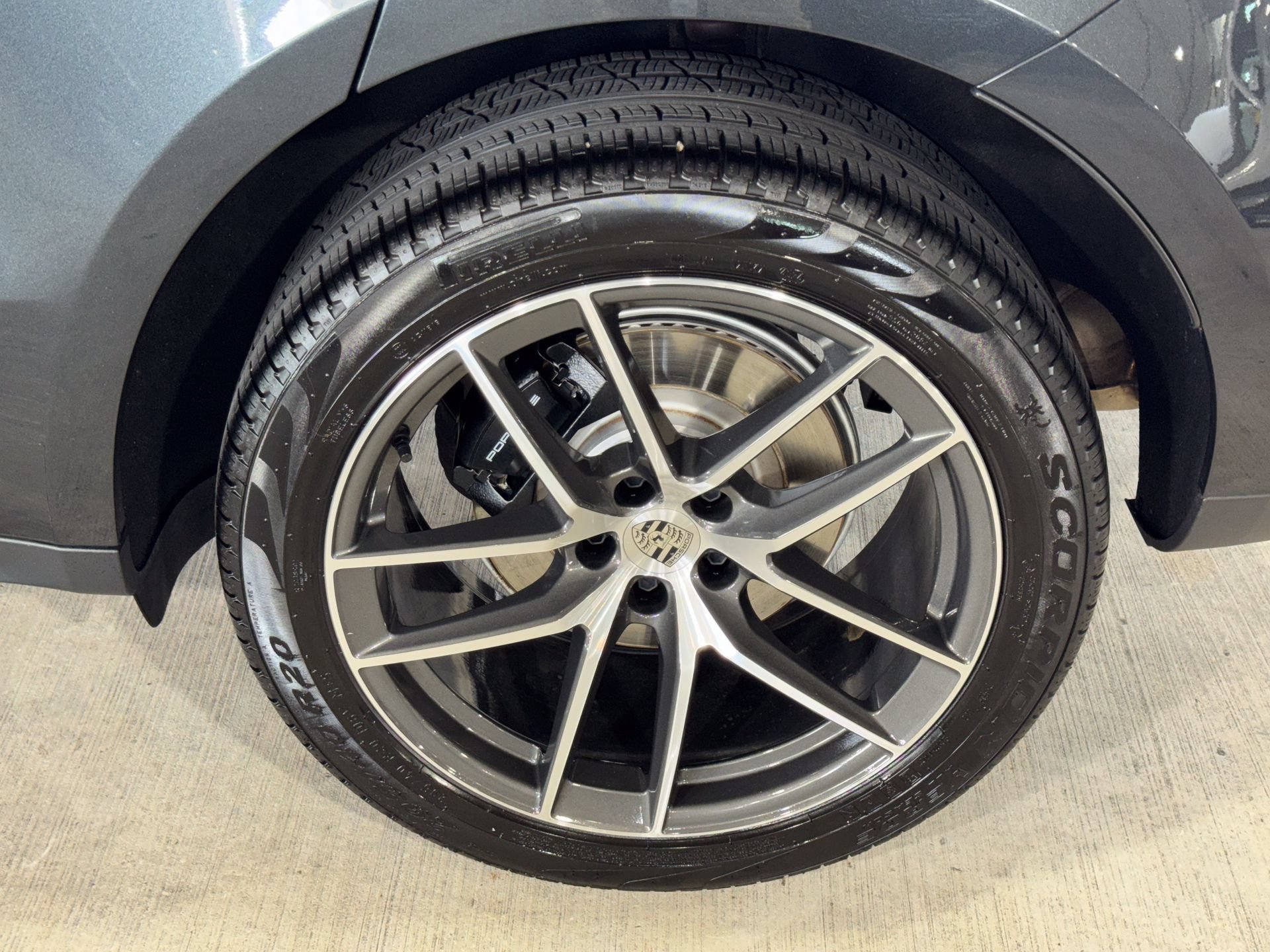 Used 2025 Porsche Macan Turbo AWD/4WD image 37