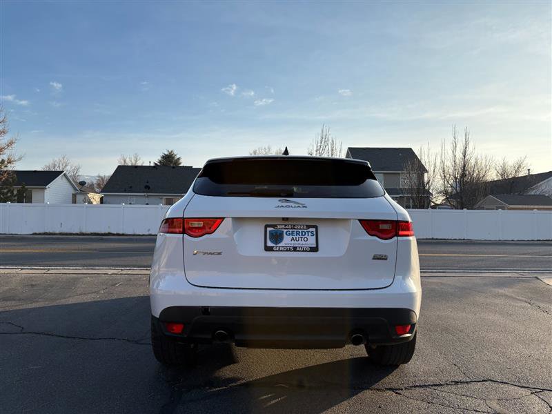 Used 2020 Jaguar F-PACE 25T image 4