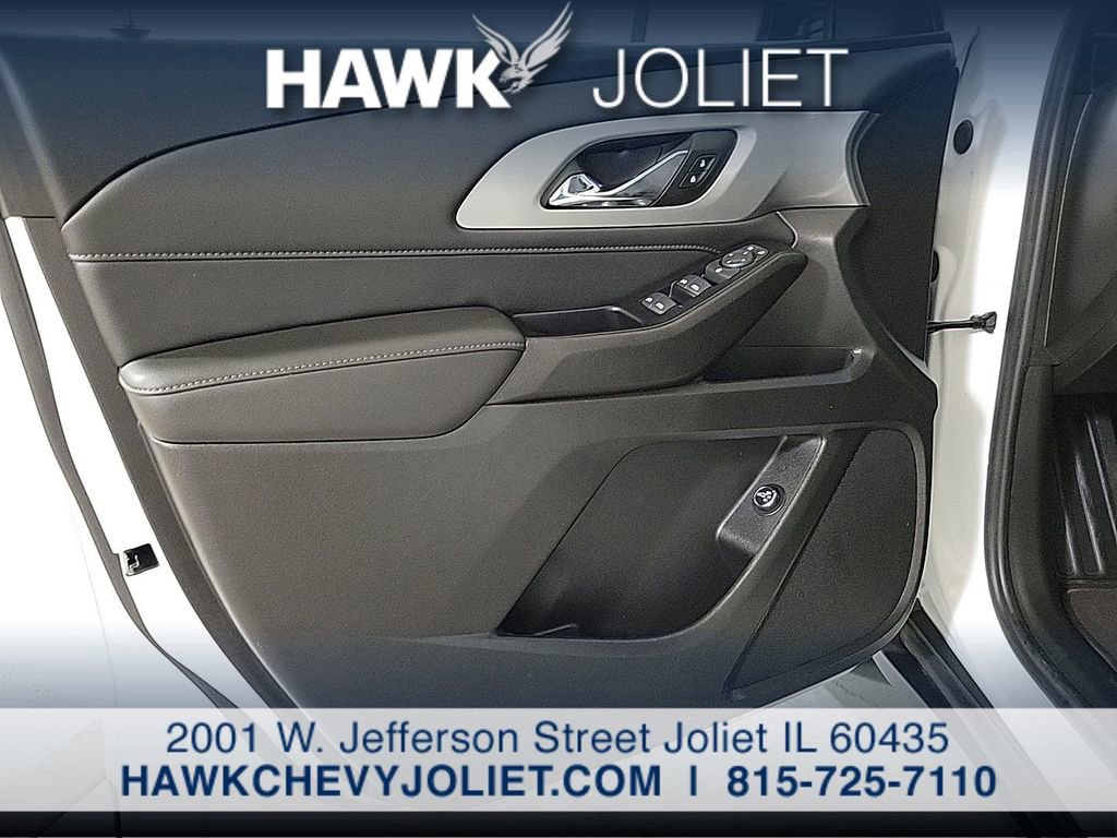 Used 2023 Chevrolet Traverse LT image 23