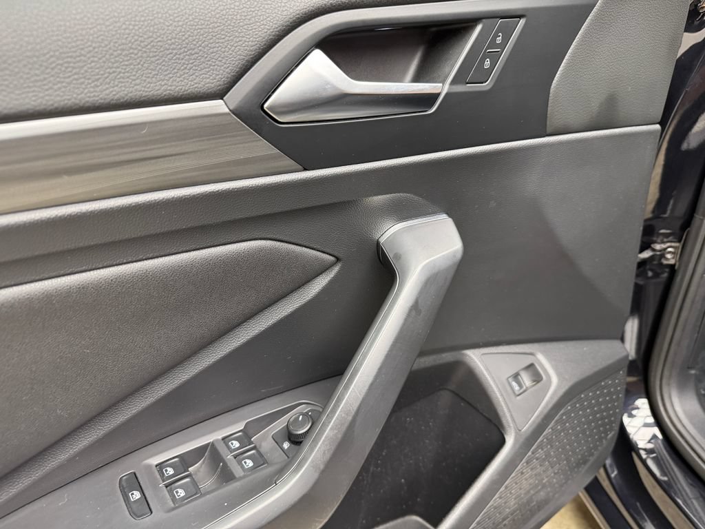 Used 2019 Volkswagen Jetta SEL w/ Cold Weather Package FWD image 10