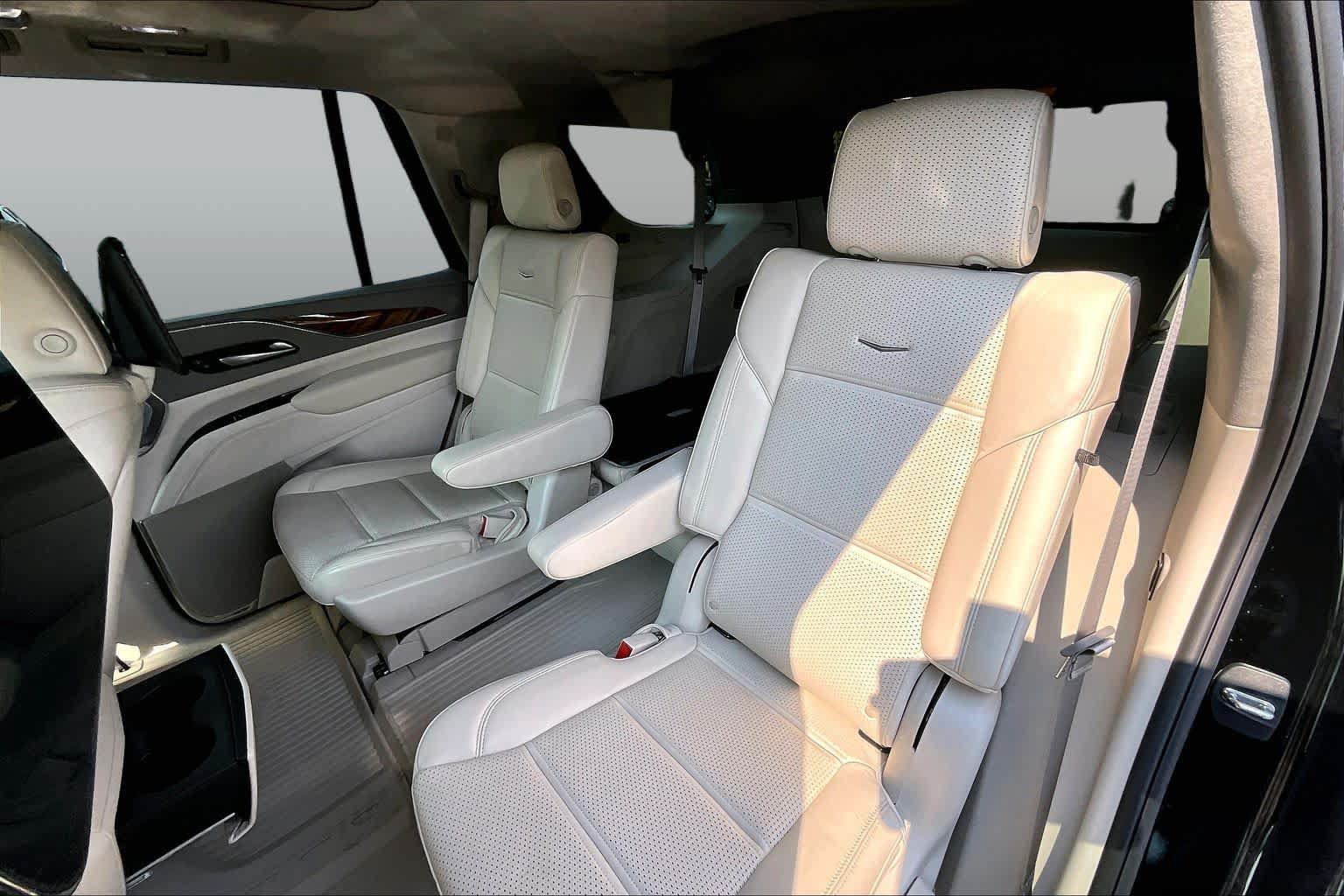 Used 2024 Cadillac Escalade Sport Platinum w/ LPO, ONYX Package AWD/4WD image 21