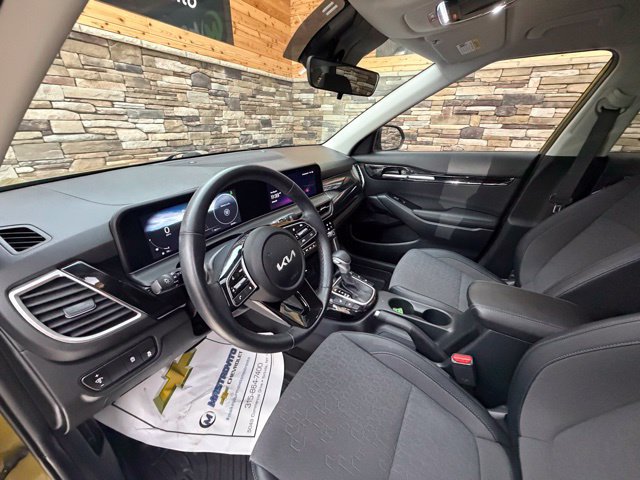 Used 2024 Kia Seltos S AWD/4WD image 7