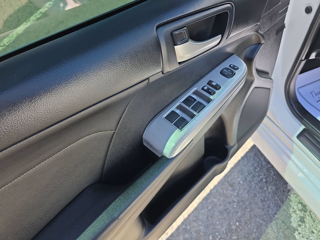 Used 2014 Toyota Camry SE w/ Leather Package FWD image 13