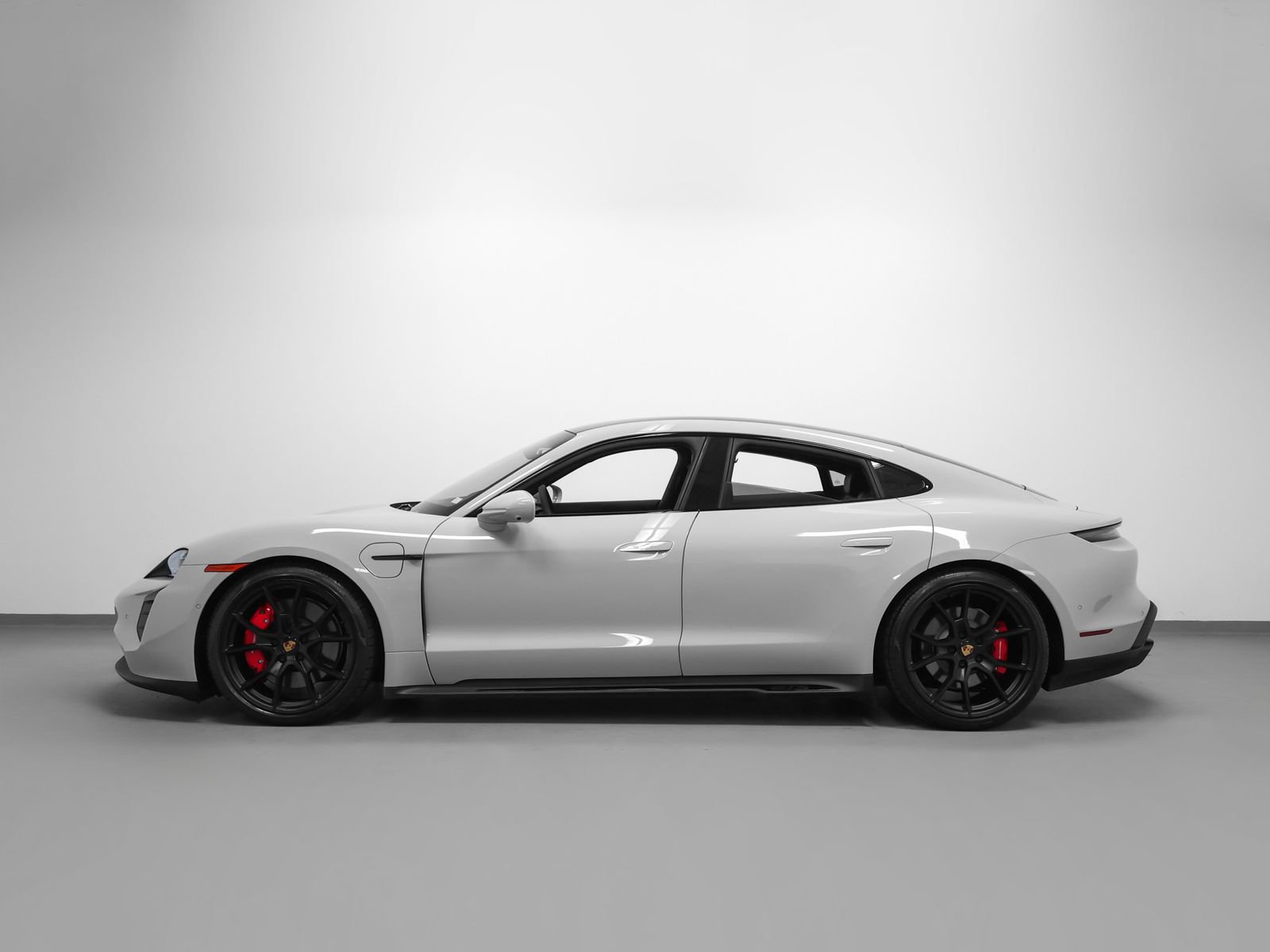 Certified 2024 Porsche Taycan GTS AWD/4WD image 2