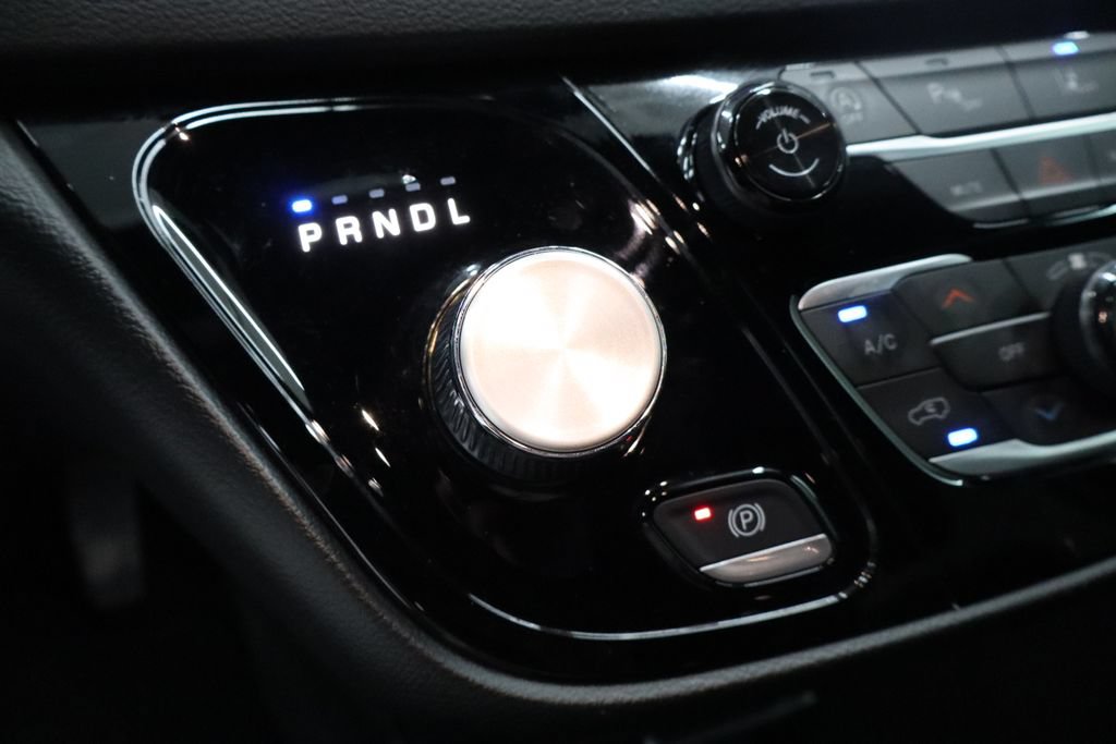 Used 2025 Chrysler Pacifica Select FWD image 19