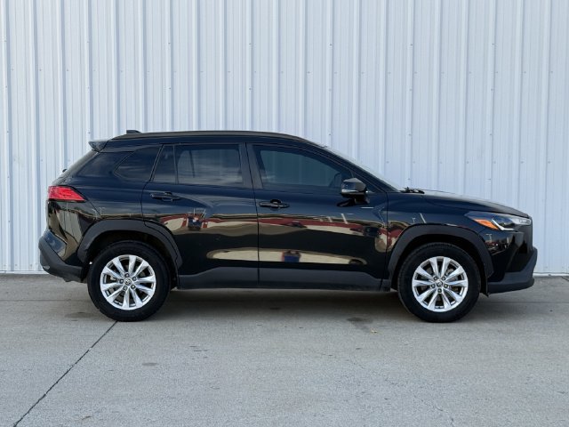 Used 2022 Toyota Corolla Cross LE FWD image 3