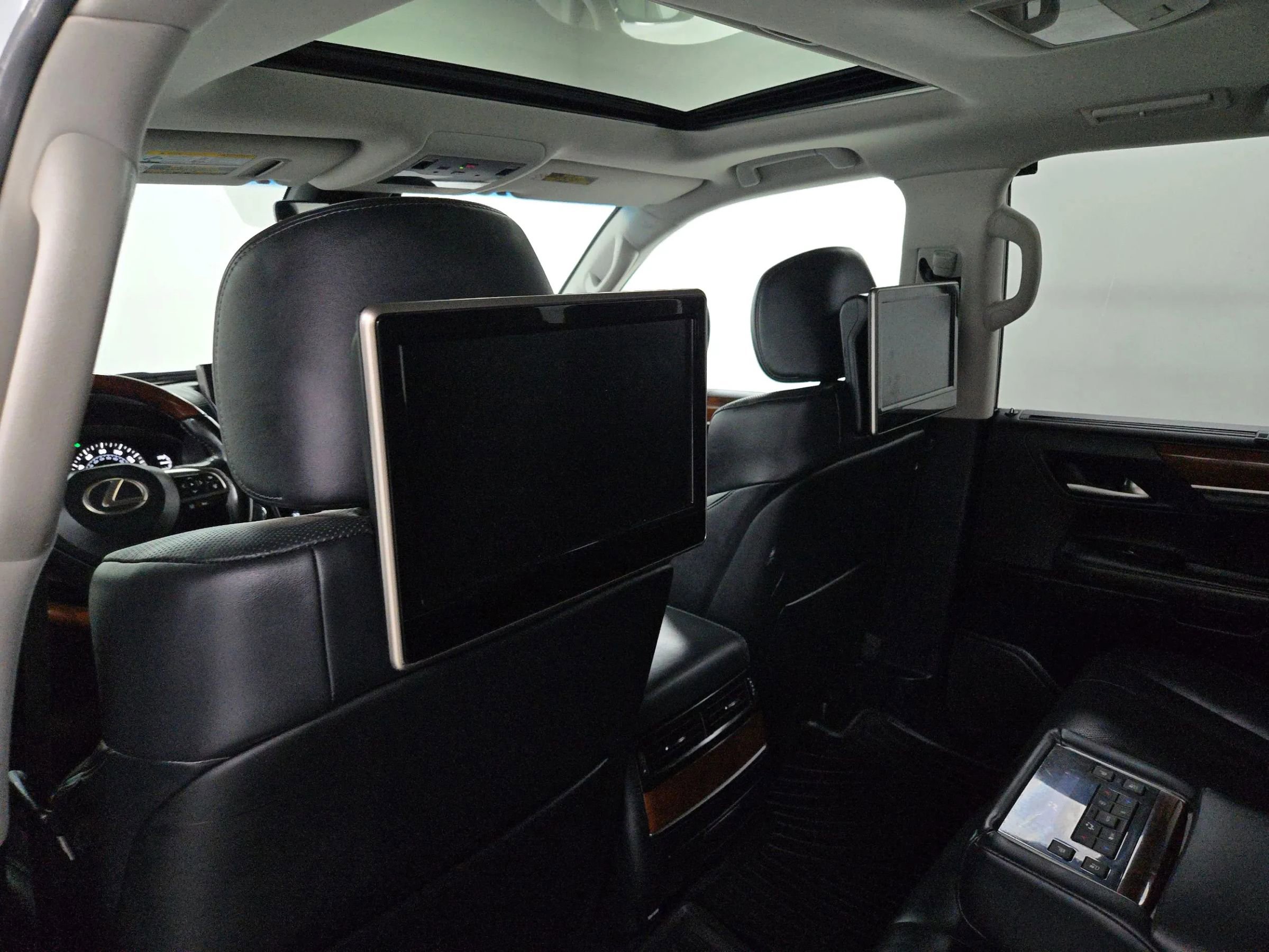 Used 2018 Lexus LX 570 4WD image 25