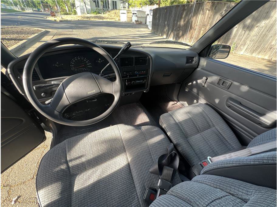 Used 1990 Toyota Pickup Deluxe image 15