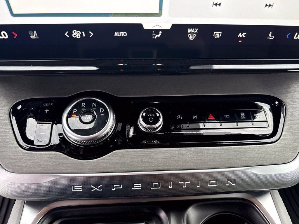 New 2027 Ford Expedition Max Platinum RWD image 35