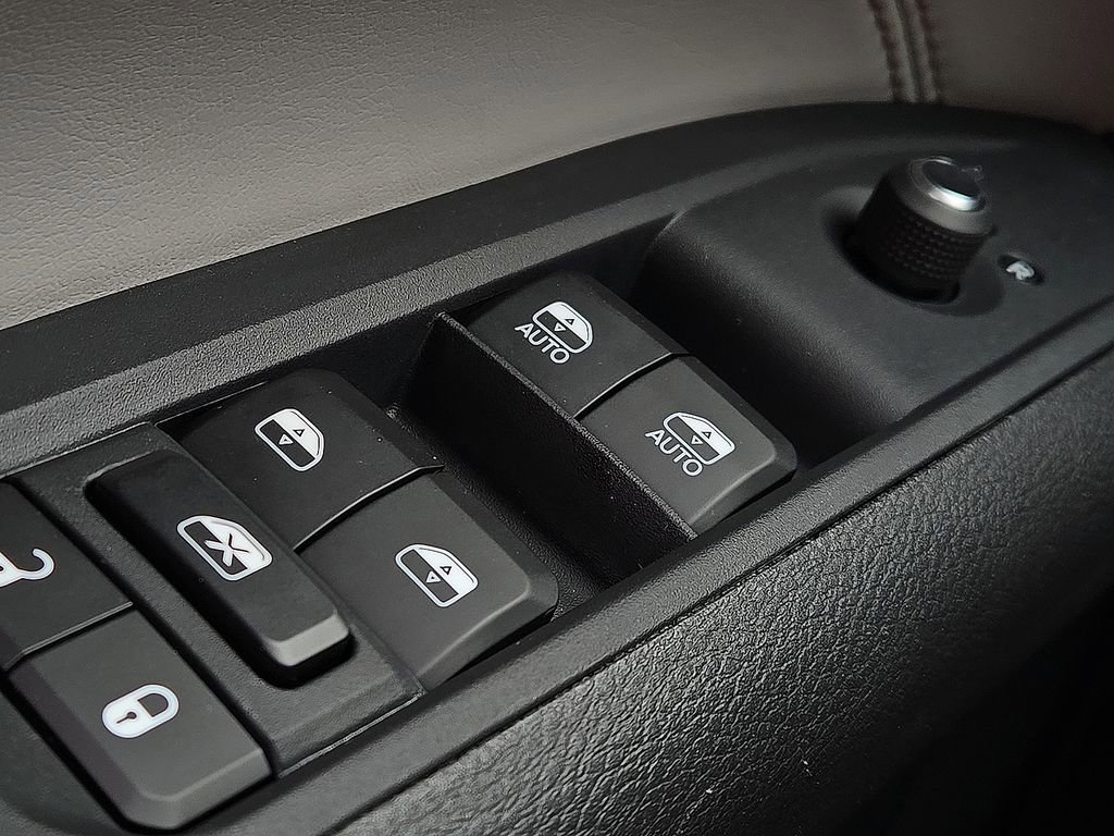 Used 2024 Jeep Compass Limited w/ Sun and Sound Group image 15