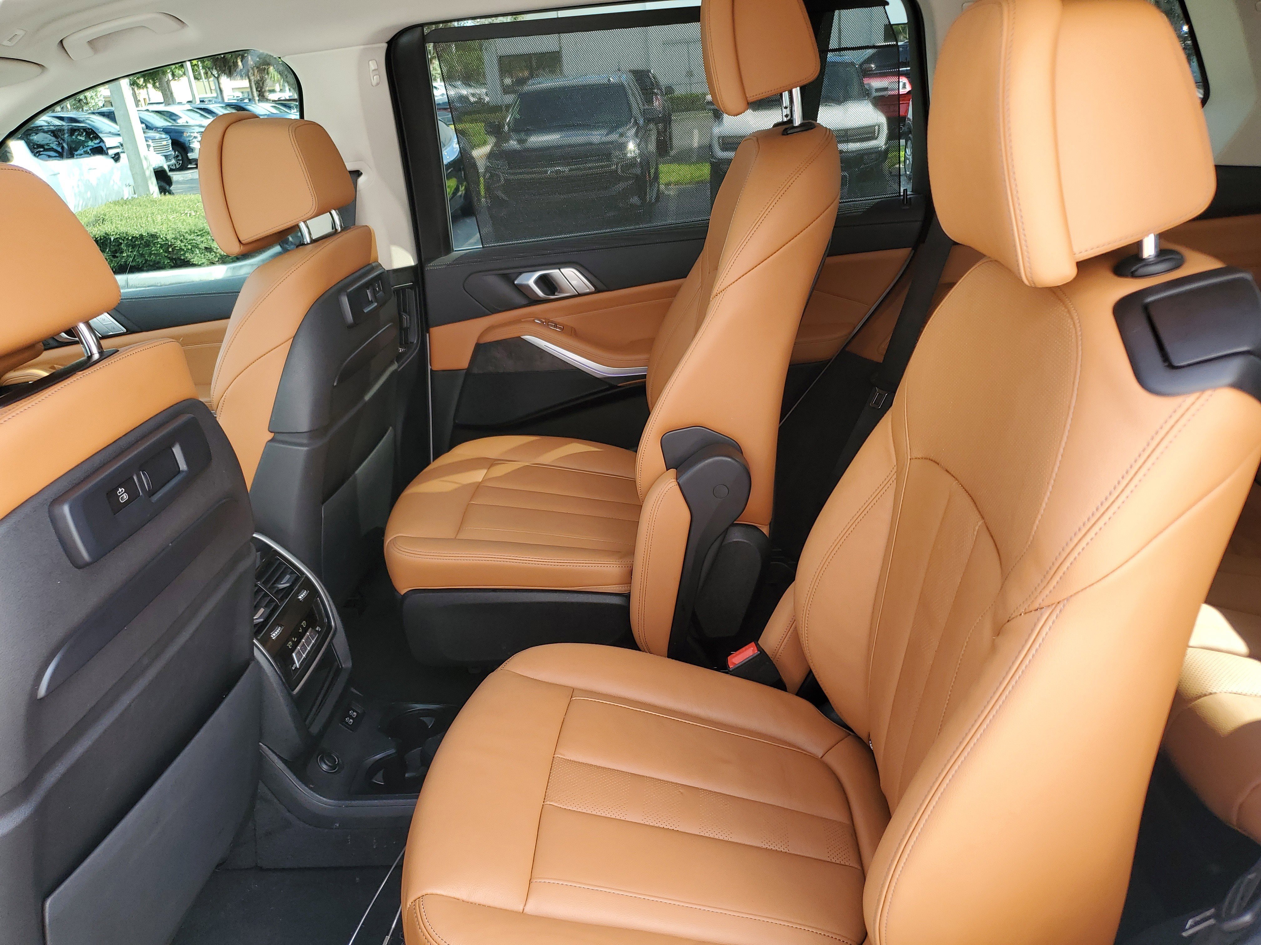 Used 2022 BMW X7 xDrive40i w/ Premium Package image 11