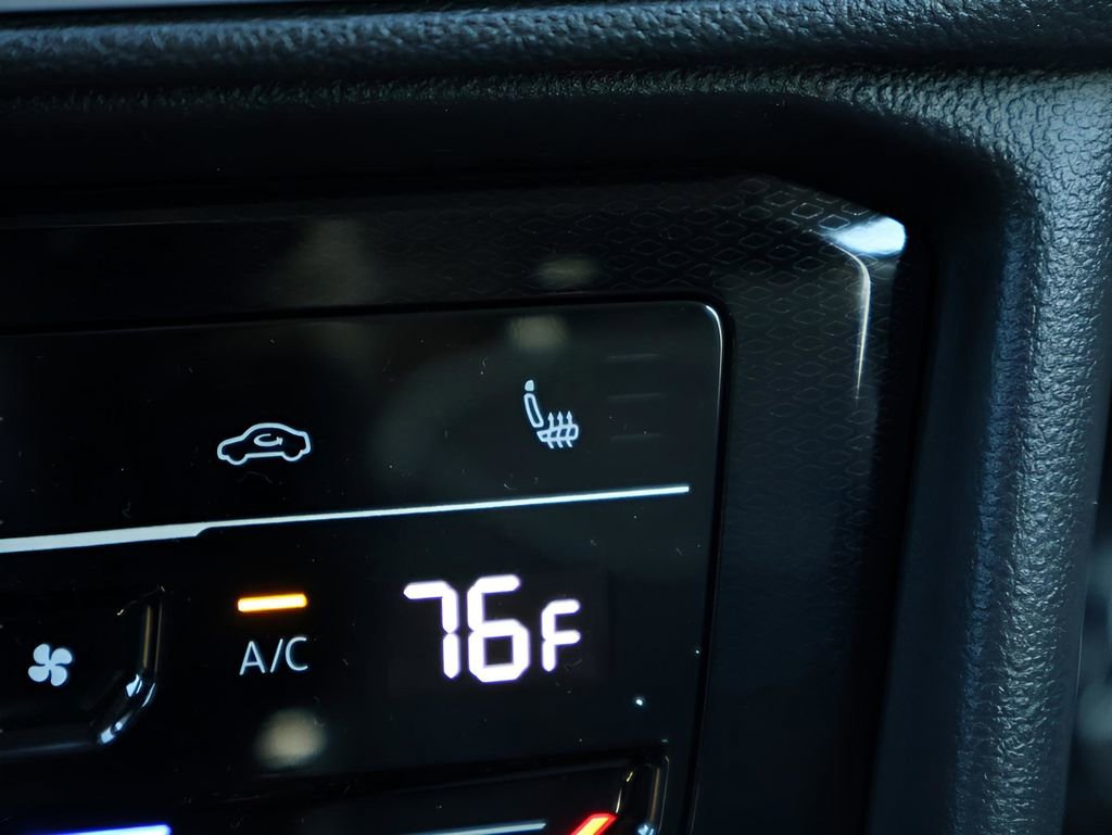 Used 2025 Volkswagen Taos SE image 27