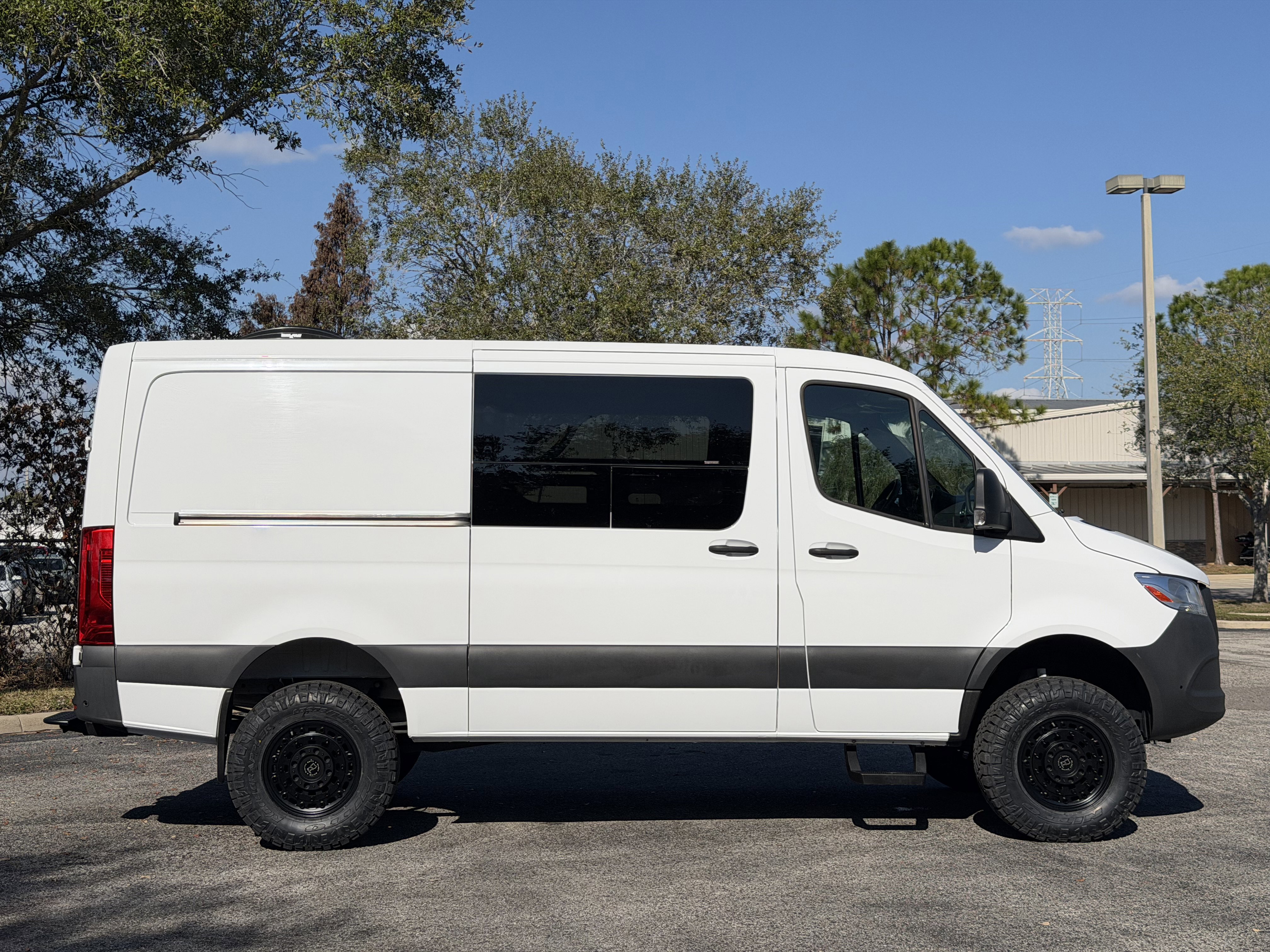 Used 2024 Mercedes-Benz Sprinter 2500 image 8