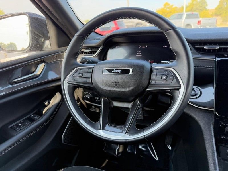 Used 2022 Jeep Grand Cherokee Altitude image 12