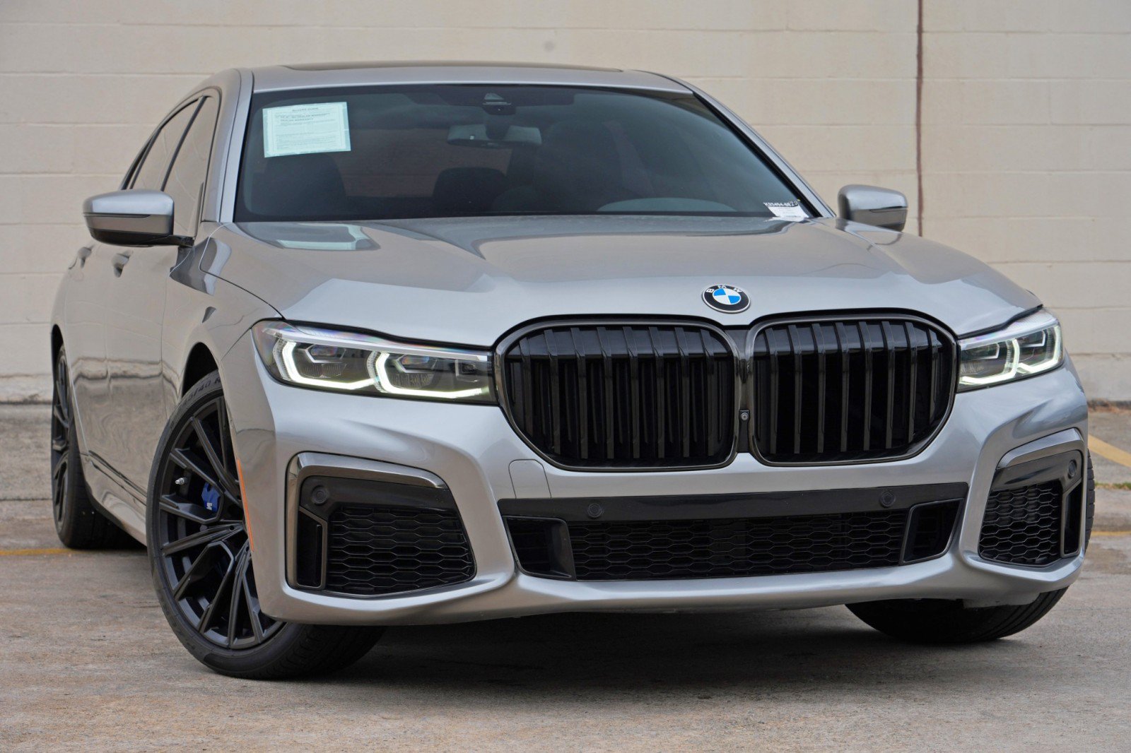 Used 2022 BMW 740i w/ M Sport Package RWD image 4