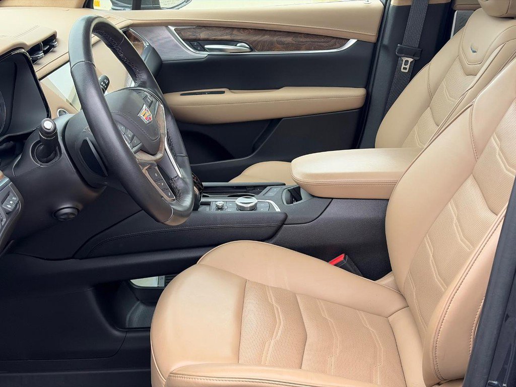 Used 2023 Cadillac XT5 Premium Luxury w/ Platinum Package AWD/4WD image 5