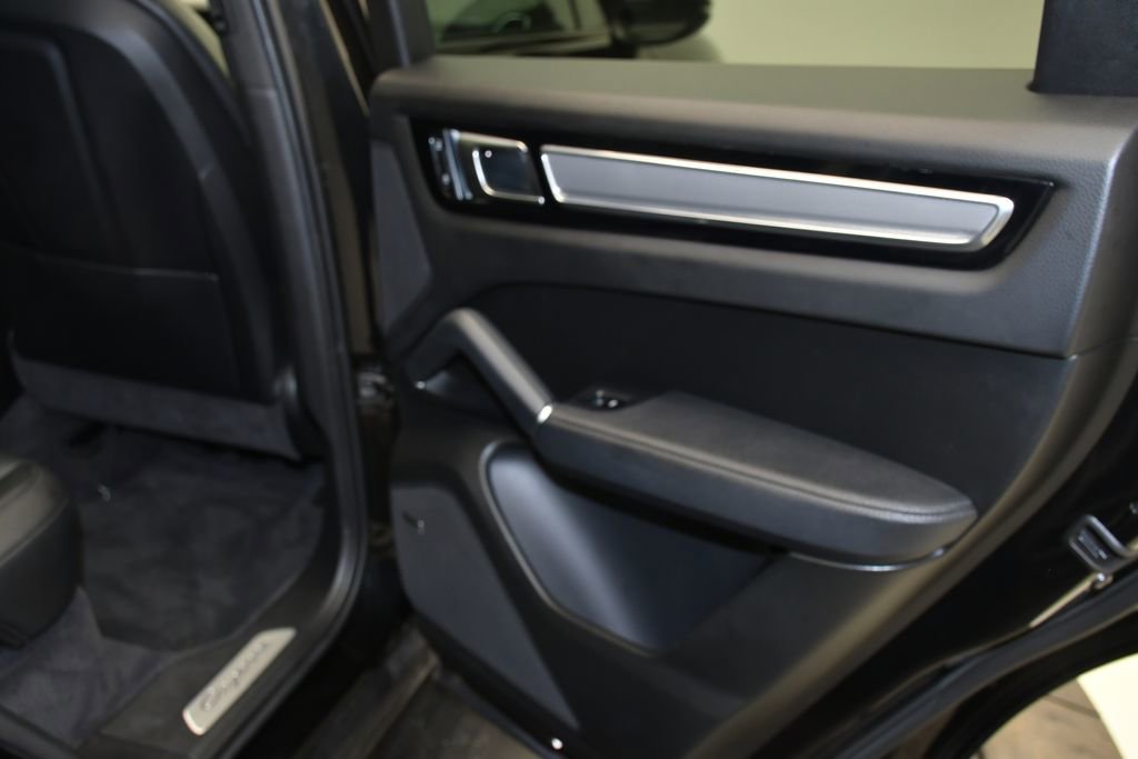 Certified 2023 Porsche Cayenne Platinum Edition AWD/4WD image 23