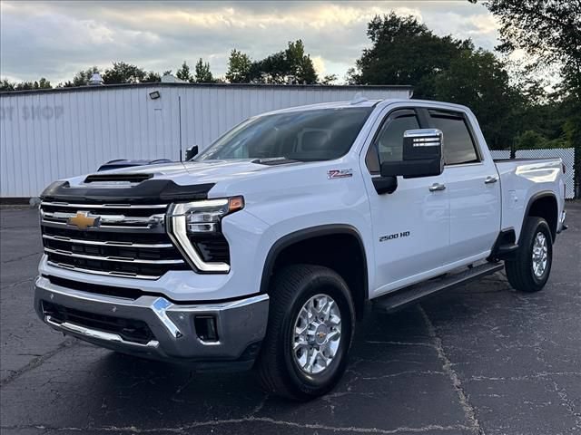 Certified 2025 Chevrolet Silverado 2500 LTZ w/ LTZ Premium Package AWD/4WD image 5