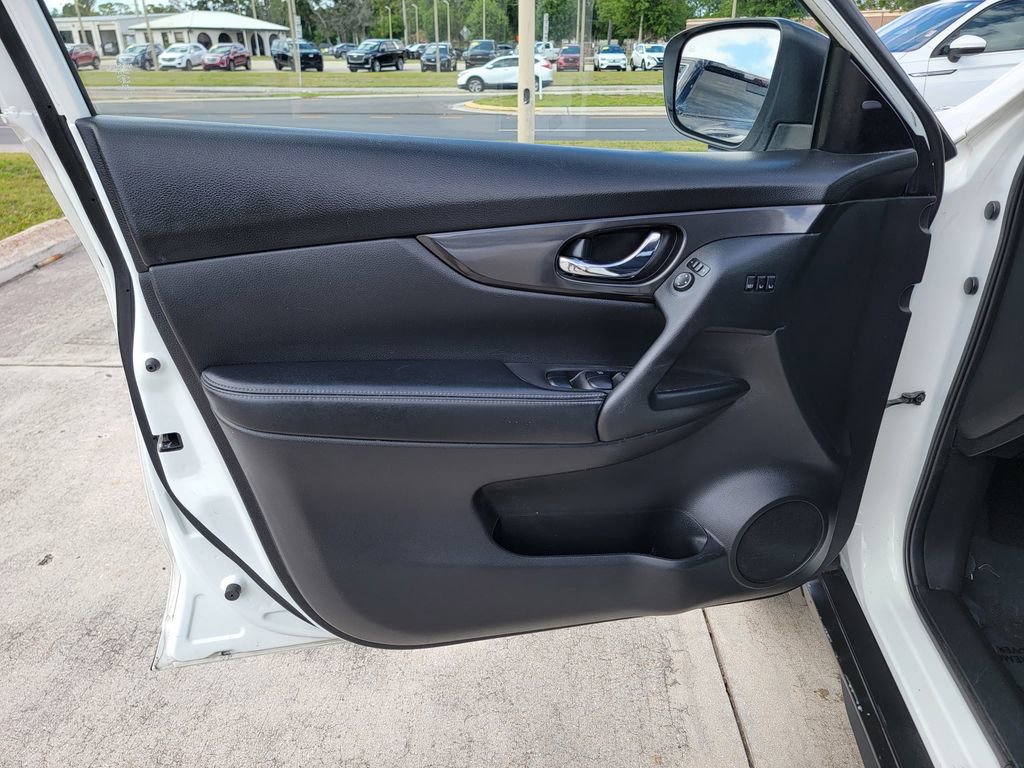 Used 2020 Nissan Rogue SV w/ Premium Package image 10