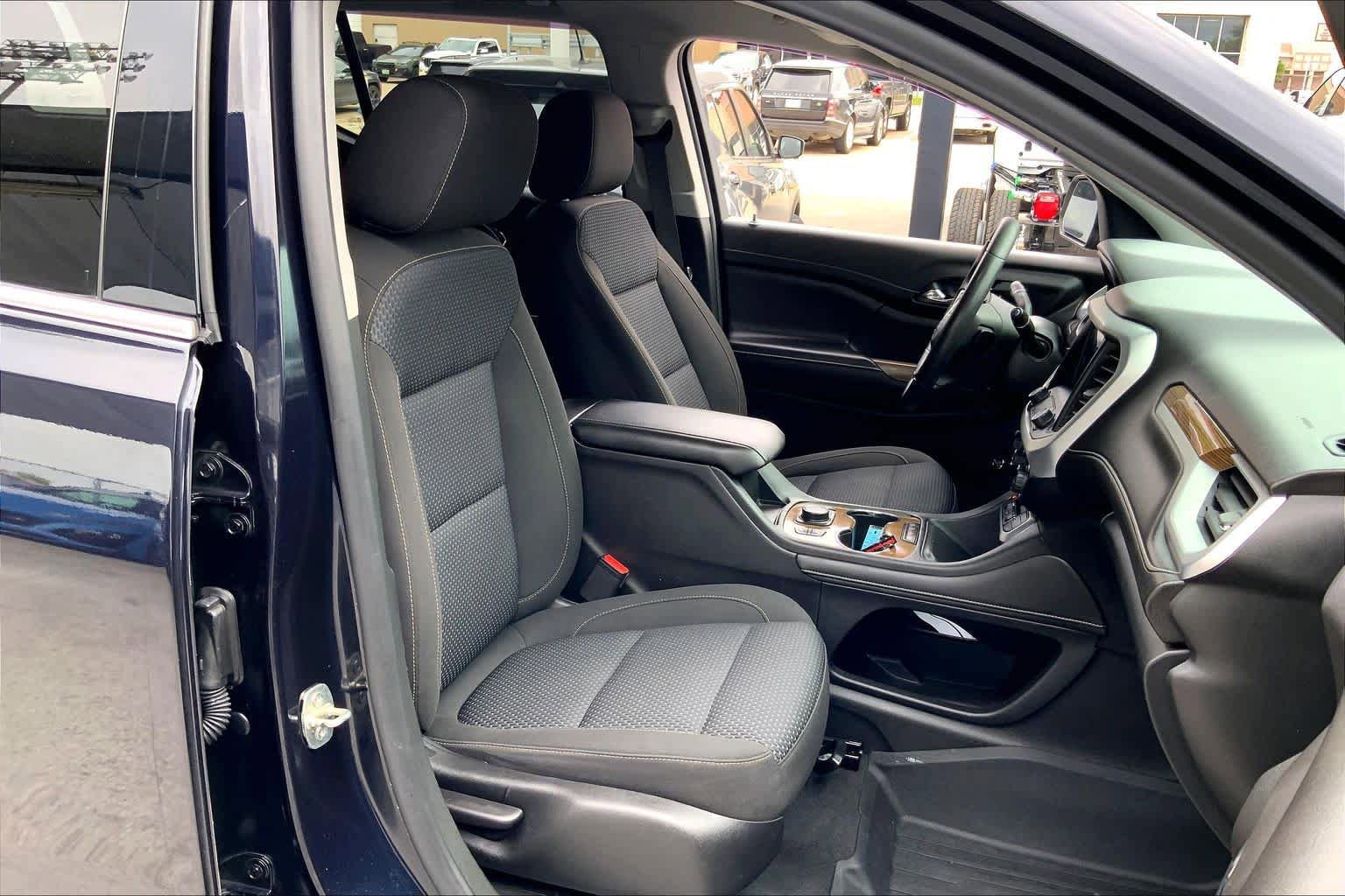 Used 2021 GMC Acadia SLE w/ Driver Convenience Package FWD image 9