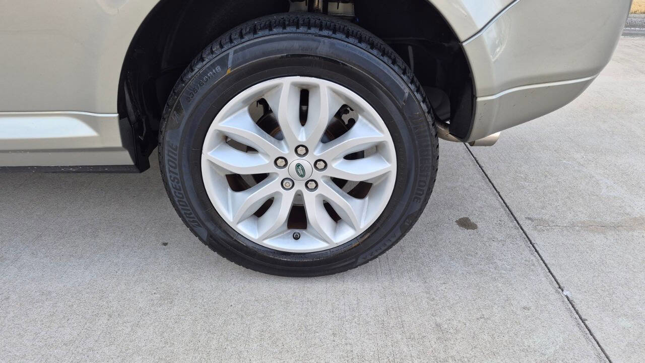 Used 2012 Land Rover LR2 HSE image 18