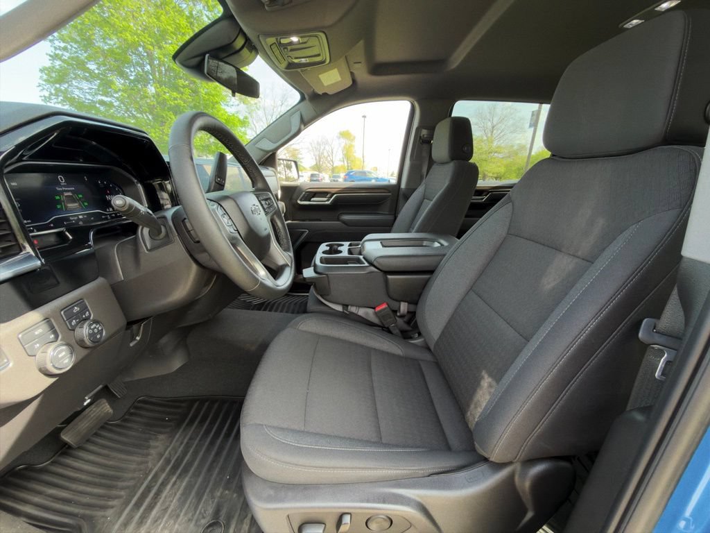 Used 2025 Chevrolet Silverado 1500 RST AWD/4WD image 14