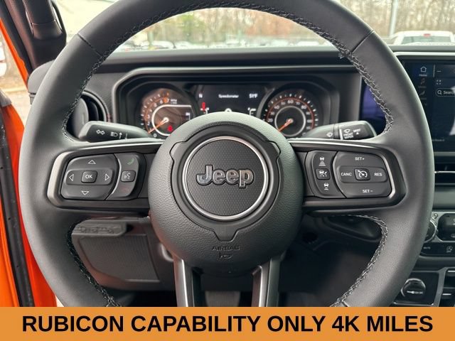Used 2025 Jeep Gladiator Rubicon w/ Technology Group AWD/4WD image 17