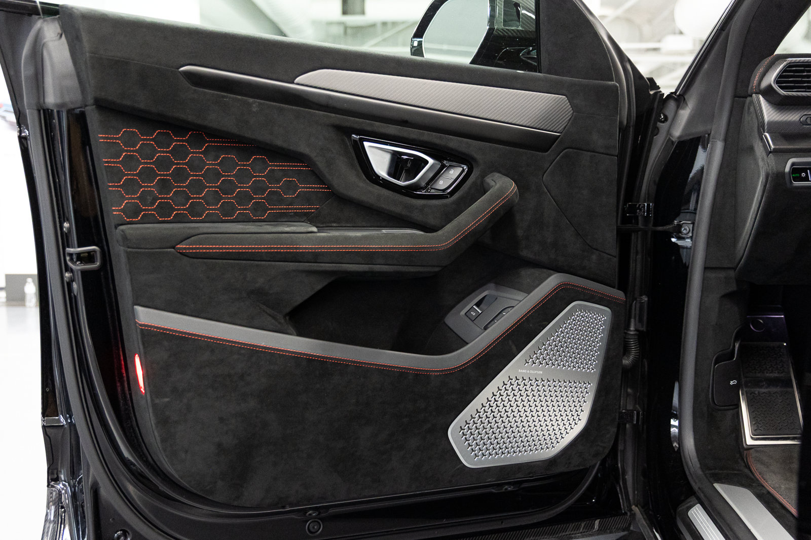 Used 2024 Lamborghini Urus Performante AWD/4WD image 63