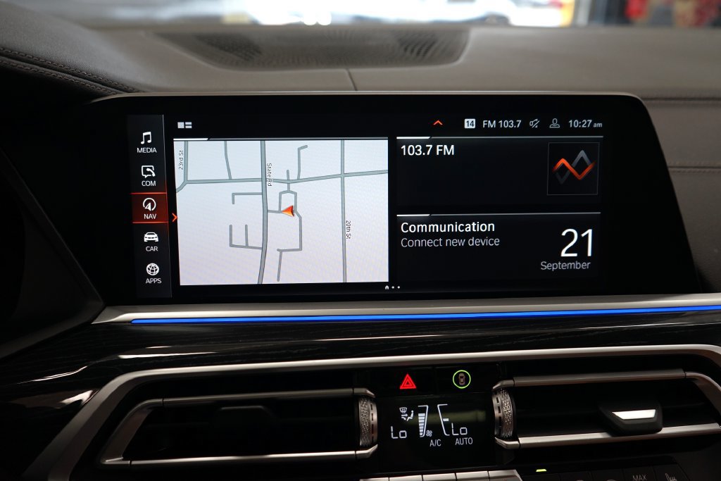 Used 2022 BMW X7 xDrive40i w/ M Sport Package AWD/4WD image 41