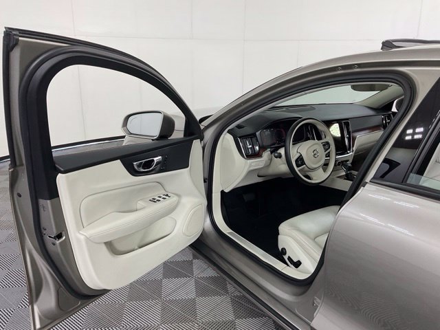 Used 2021 Volvo S60 T5 Momentum FWD image 27