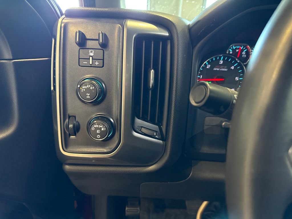 Used 2018 Chevrolet Silverado 1500 LT w/ All Star Edition AWD/4WD image 32