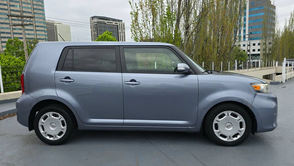 Used 2012 Scion xB FWD image 2