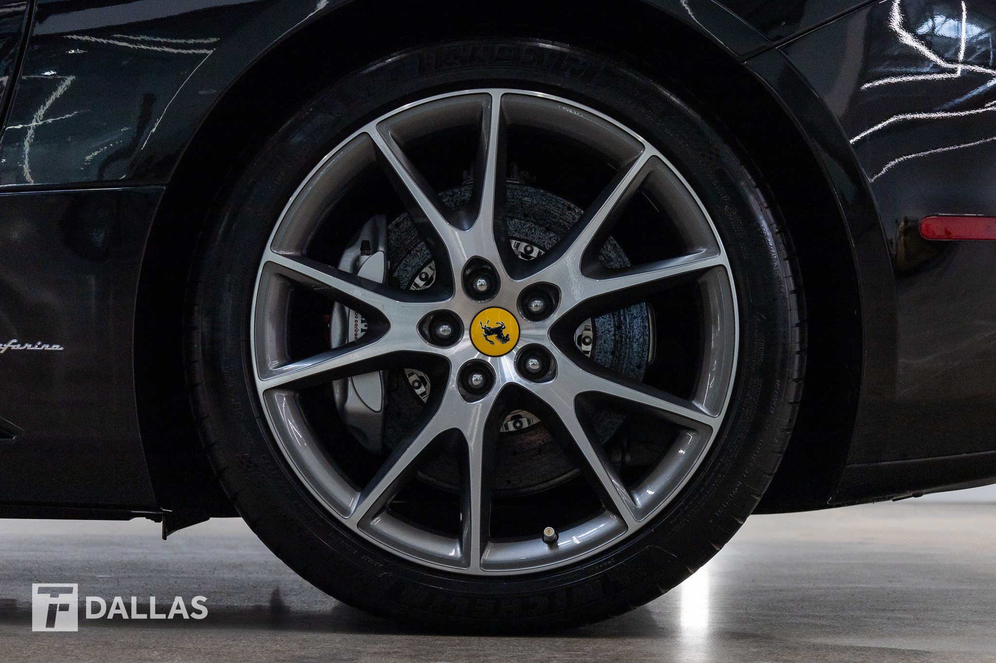 Used 2011 Ferrari California RWD image 3