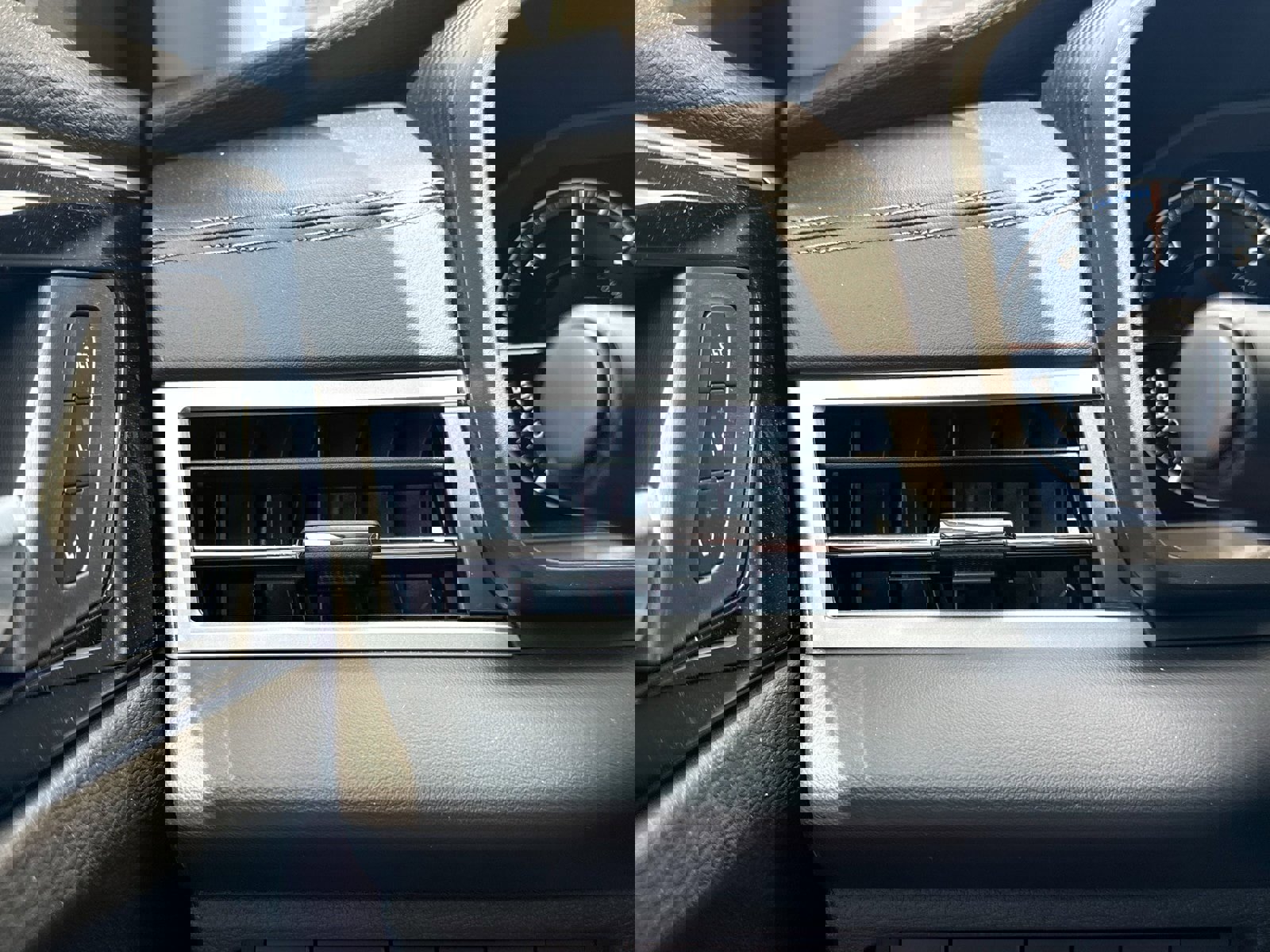 New 2025 Mitsubishi Outlander SEL image 47