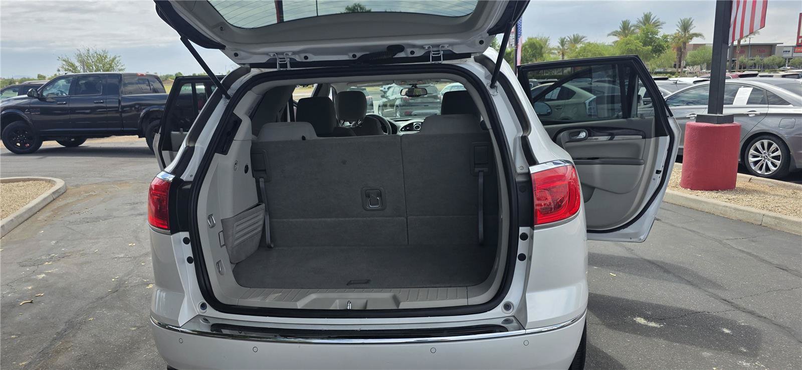 Used 2016 Buick Enclave Convenience w/ Trailering Package FWD image 10