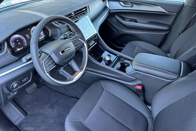 New 2025 Jeep Grand Cherokee Laredo X w/ Luxury Tech Group I image 10