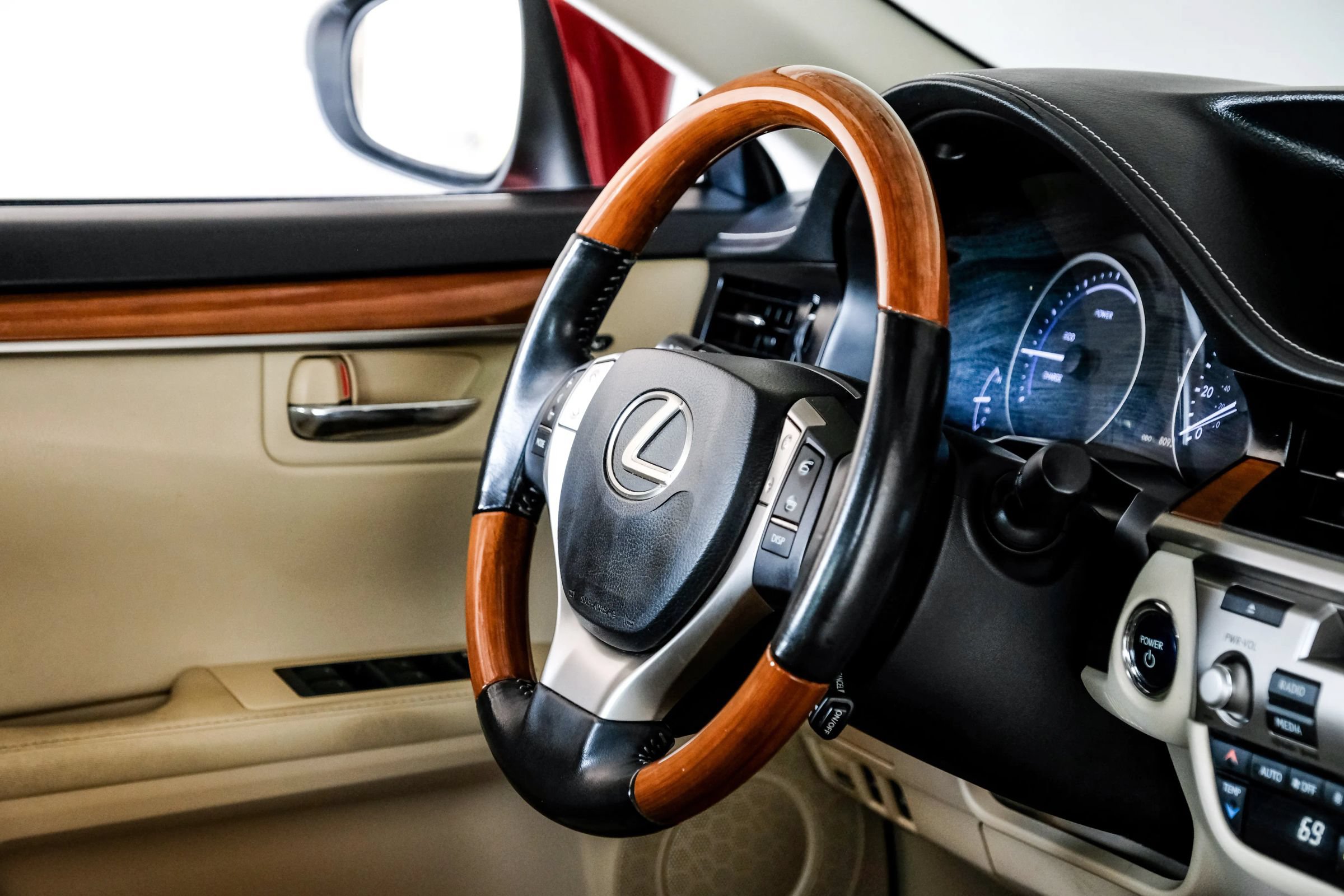 Used 2014 Lexus ES 300h w/ Luxury Package w/Bamboo Trim FWD image 14
