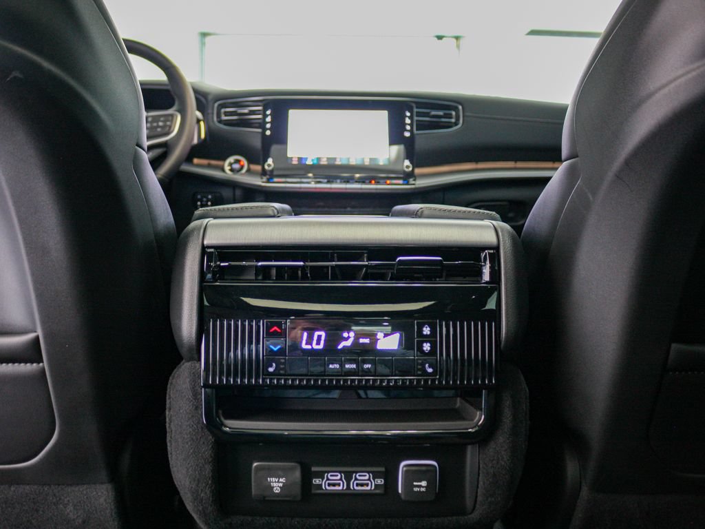 Certified 2025 Jeep Wagoneer Series II AWD/4WD image 11