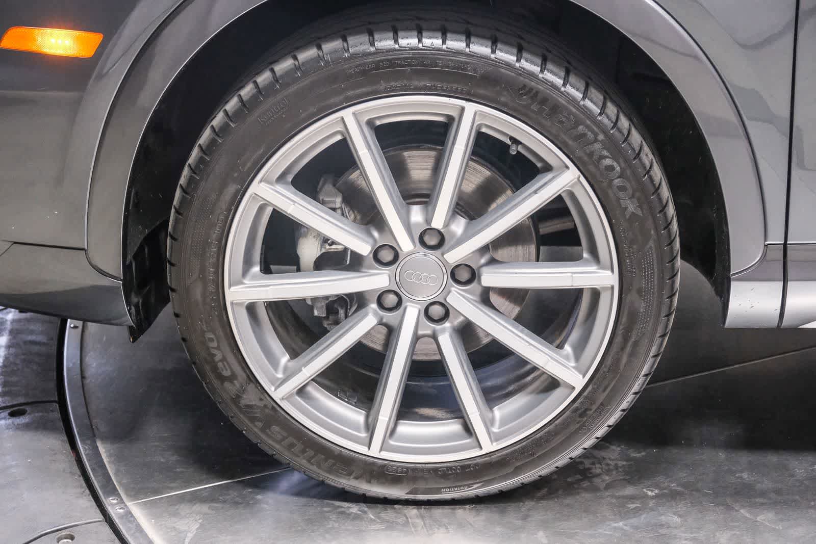 Used 2018 Audi Q3 2.0T Premium Plus w/ Premium Plus Package AWD/4WD image 11