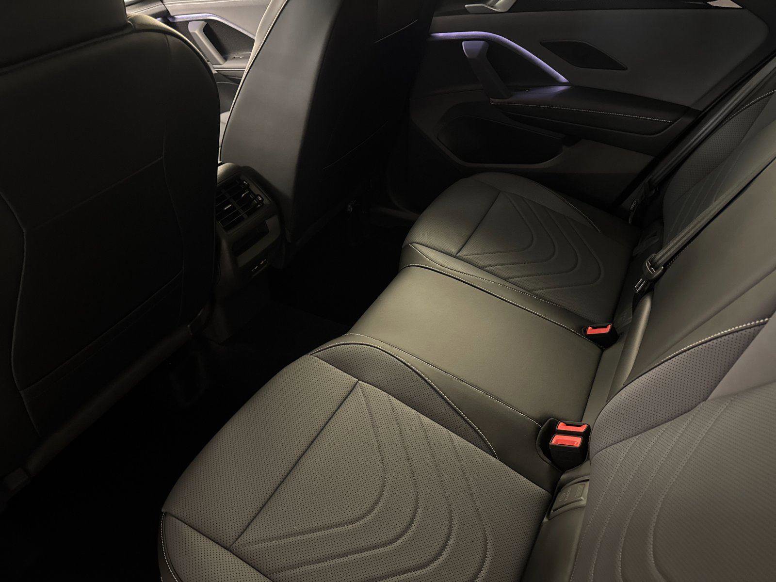 New 2026 Volkswagen Tiguan SE image 11