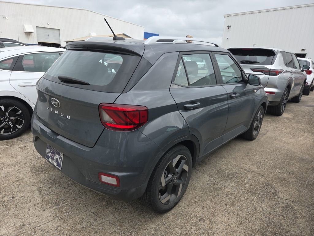 Used 2025 Hyundai Venue SEL FWD image 9