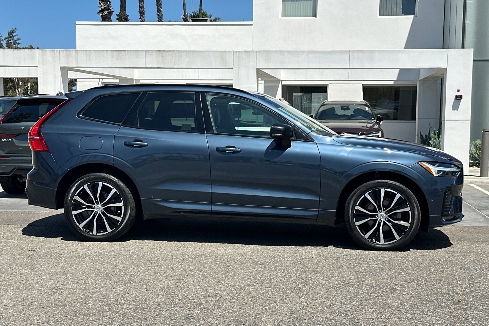 Certified 2023 Volvo XC60 B5 Plus w/ Climate Package FWD image 3