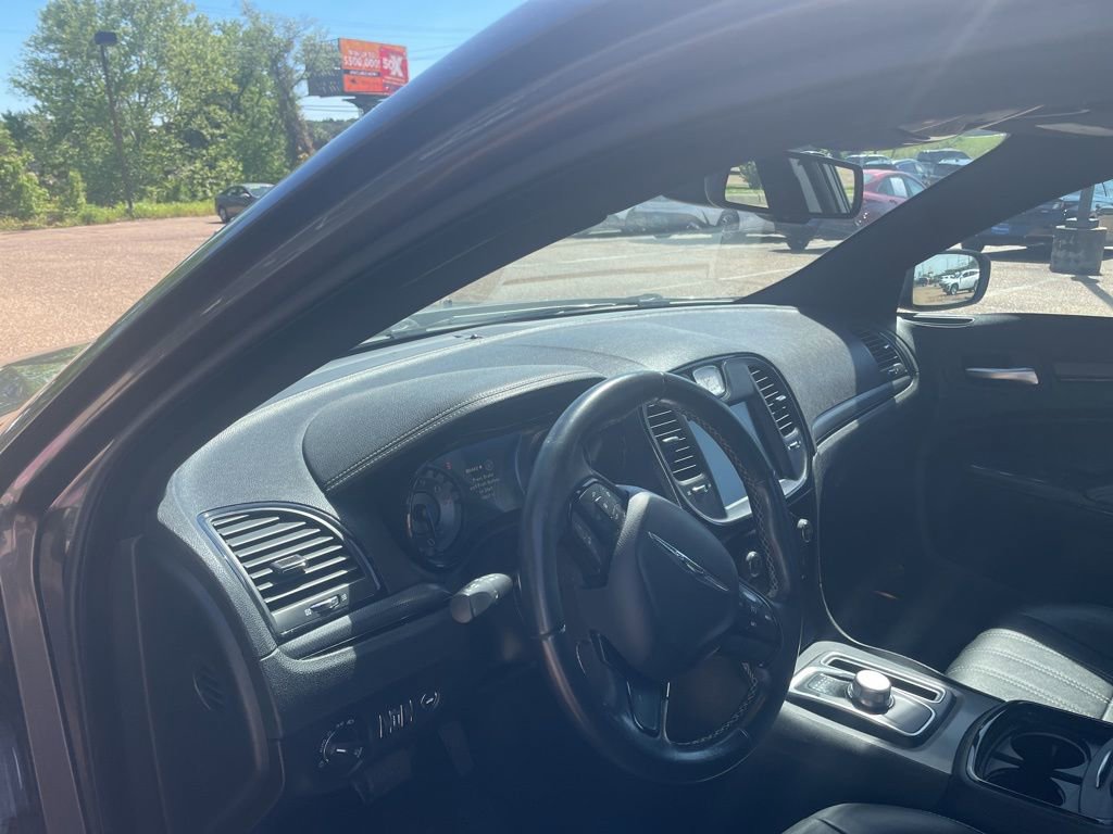 Used 2016 Chrysler 300 S image 18