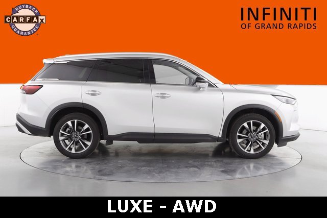 Used 2023 INFINITI QX60 Luxe image 2