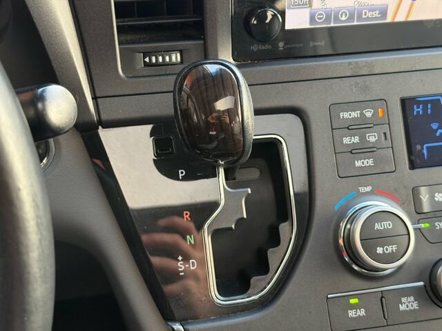 Used 2016 Toyota Sienna XLE 4D Passenger Van image 28