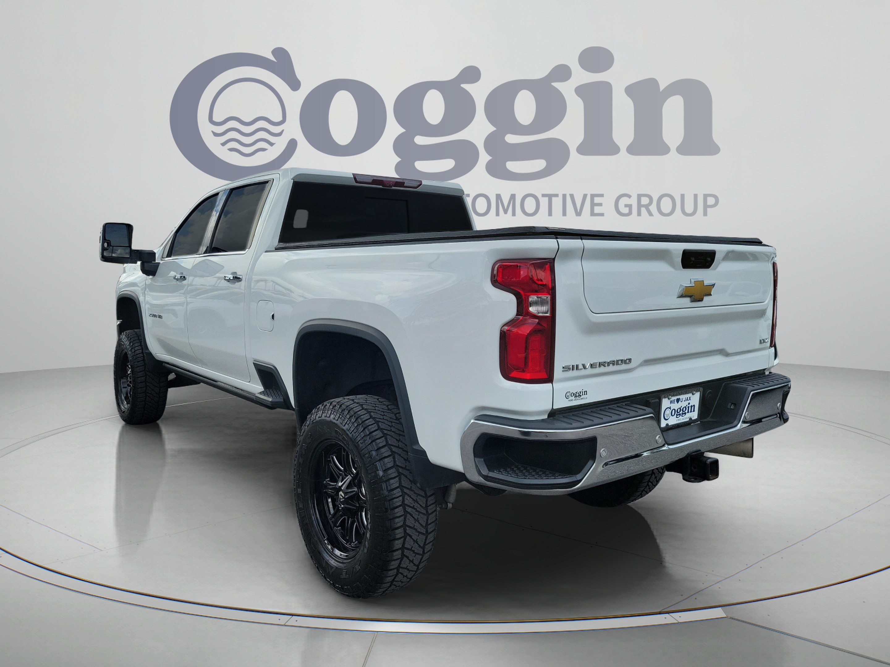 Used 2023 Chevrolet Silverado 2500 LTZ w/ LTZ Premium Package AWD/4WD image 2