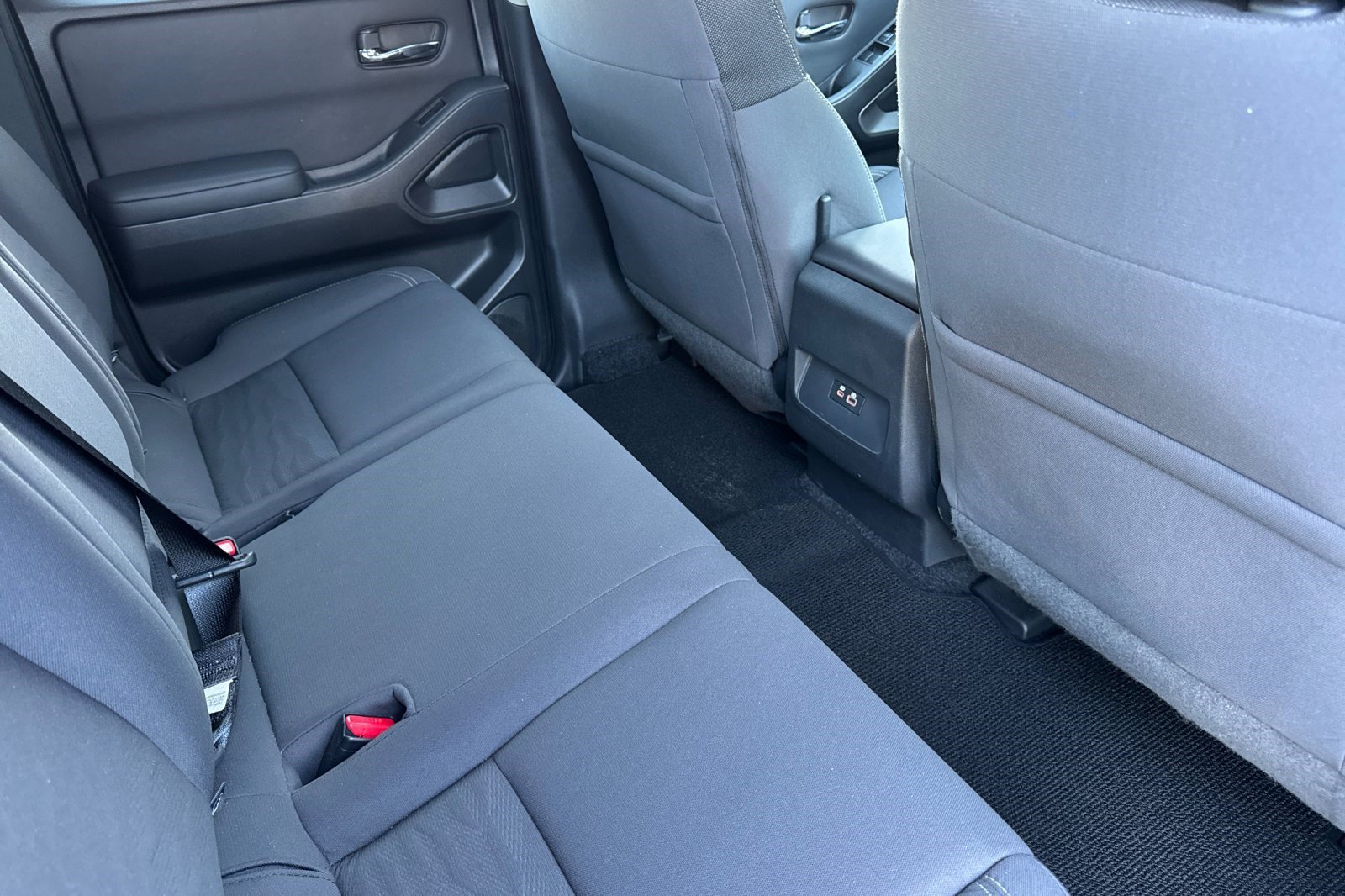 Used 2022 Nissan Frontier SV AWD/4WD image 30