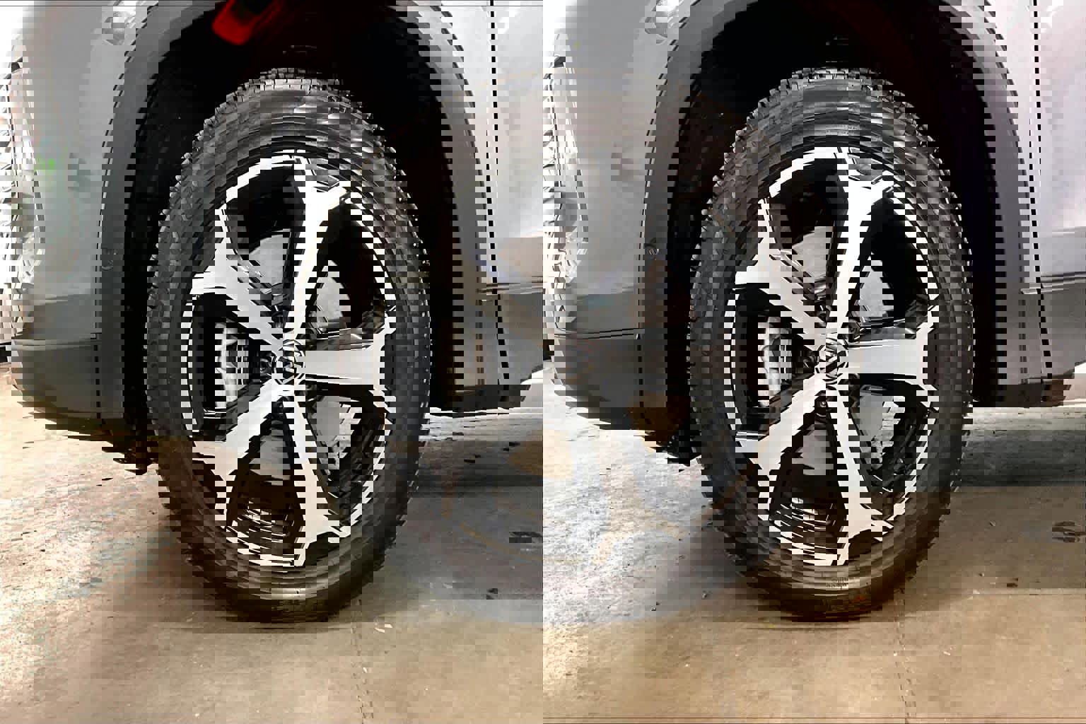 Used 2025 Volkswagen Tiguan SE image 12