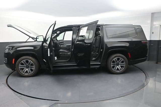 Used 2024 Jeep Wagoneer L Series II w/ Flexible Seating Group AWD/4WD image 35